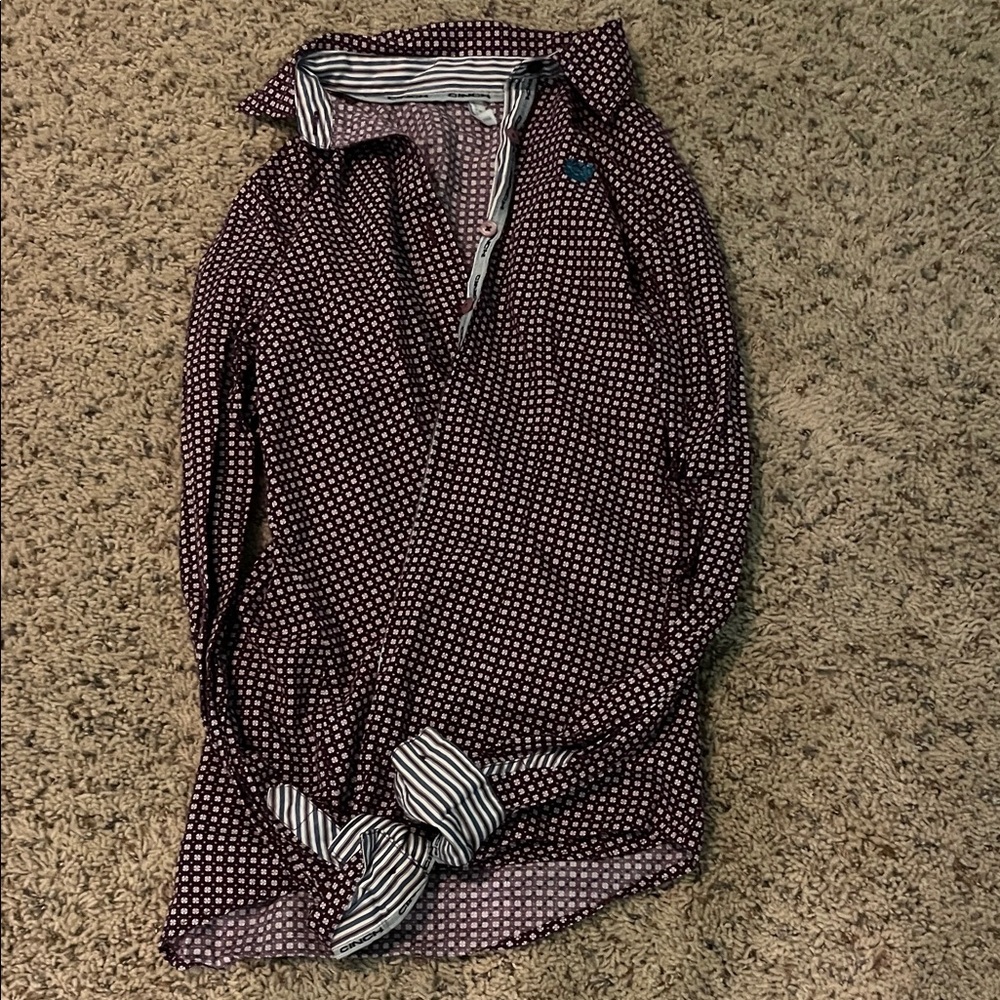 Cinch xs maroon and teal shirt